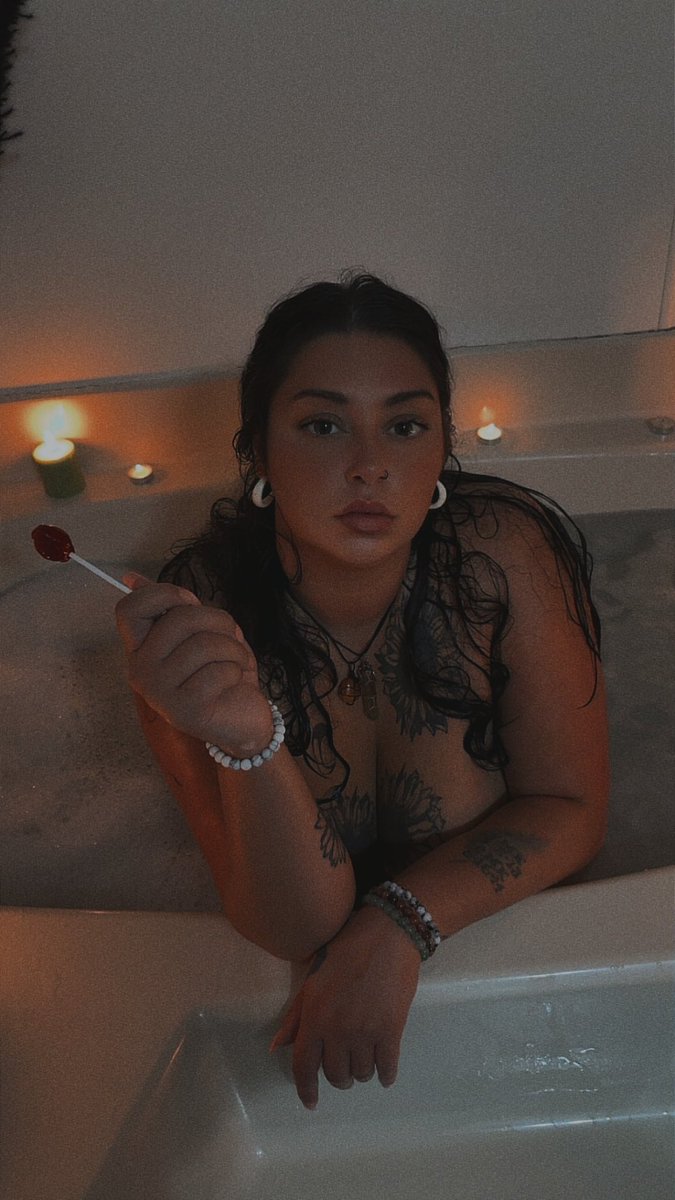 MariaLsd9393's tweet photo. Hey weirdos about to add a bunch more stuff to my private story $75 monthly or $120 lifetime, adding a bunch j in f stuff to OF tonight🤤🤤🤤🖤👽 https://t.co/rkTXm80fVC https://t.co/4LbVvx4hAh