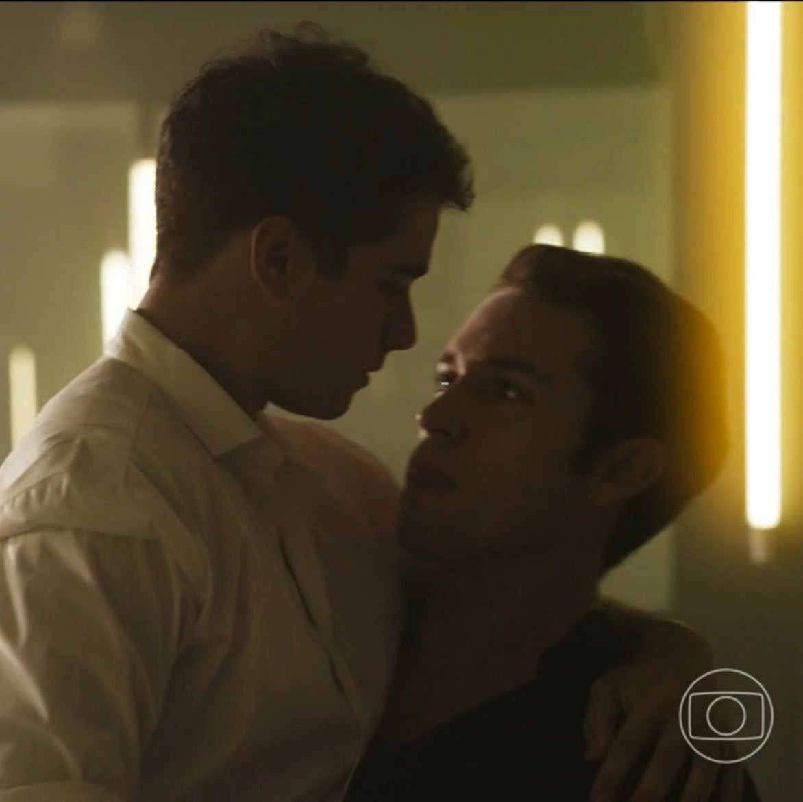 AlexJun92023259's tweet photo. Hoje eu tava esperando apenas umas migalhinhas de Malipe mas acabei ganhando um banquete, obrigado walcyr carrasco! #QuemAmaCuida https://t.co/J25kjMQK2X