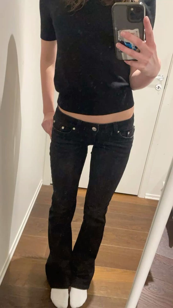 winxiebambi's tweet photo. this is what i want my legs to look like in jeans btw https://t.co/kog4sqMKW7