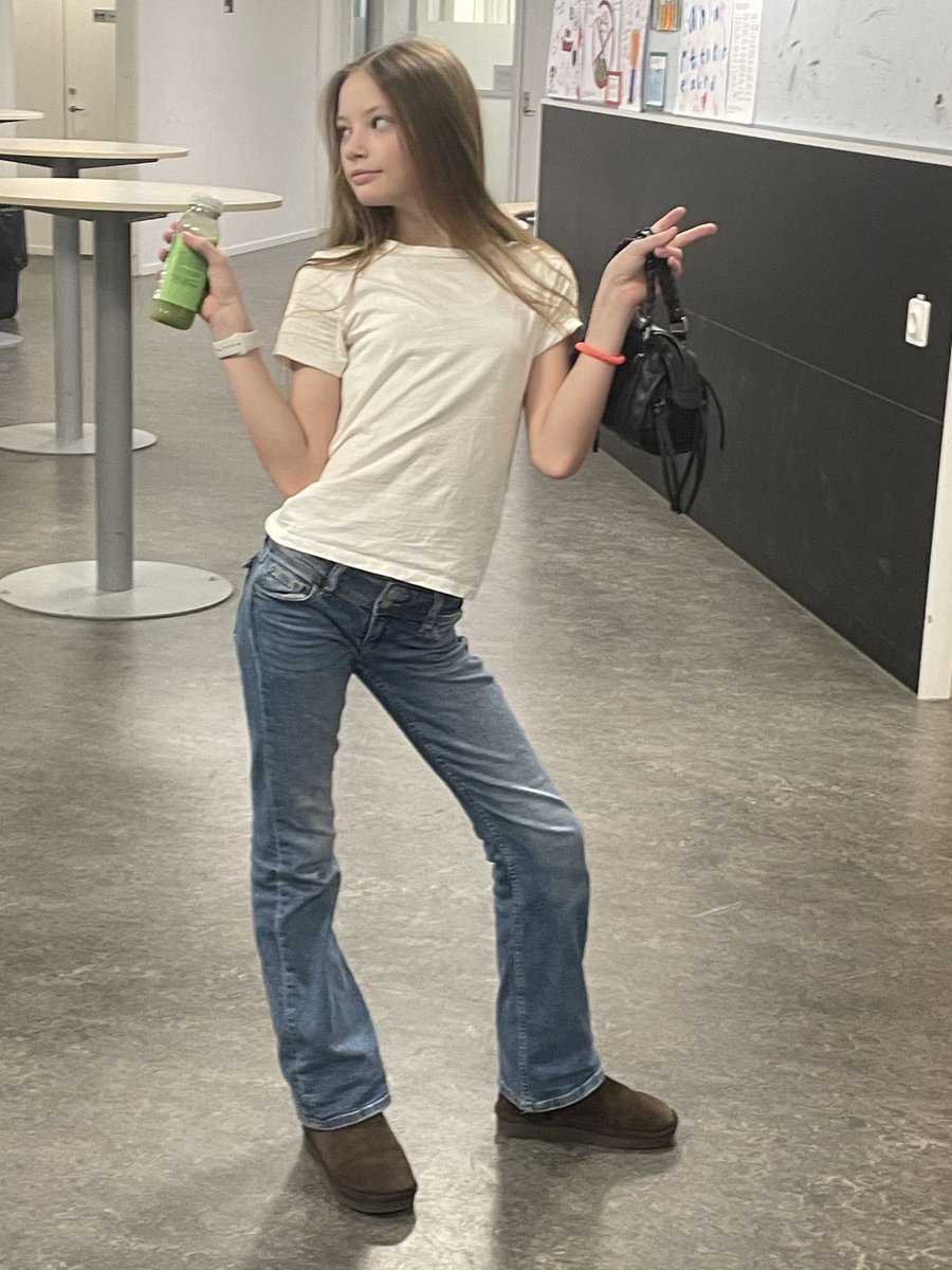 winxiebambi's tweet photo. this is what i want my legs to look like in jeans btw https://t.co/kog4sqMKW7
