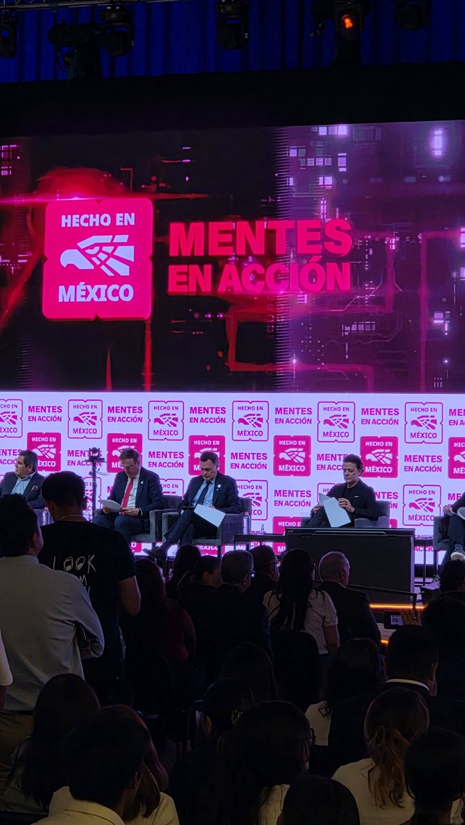 garciayuria's tweet photo. @InnovaFest @SE_mx @m_ebrard @gobqro @makugo @vidallerenas @IMPI_Mexico @Aerocluster_Qro @AirbusHeli @honeywell @SafranEngines @Siemens_Mexico @GrowthProtocol_ @UNAQmx @QSMSemicon @femia_news @LINX_UNAM @RodrigoHerreraA de @GenommaLab, @MauriSCH de @yuno , Armando Paredes de @alpuraoficial, Mónica Albarrán de @muukemprende y del  @GoboernoJalisco @soycindyblanco y @fanny_valdivia #voz #maestradeceremonias #Locutora #conductora https://t.co/iIU4yGGoTS
