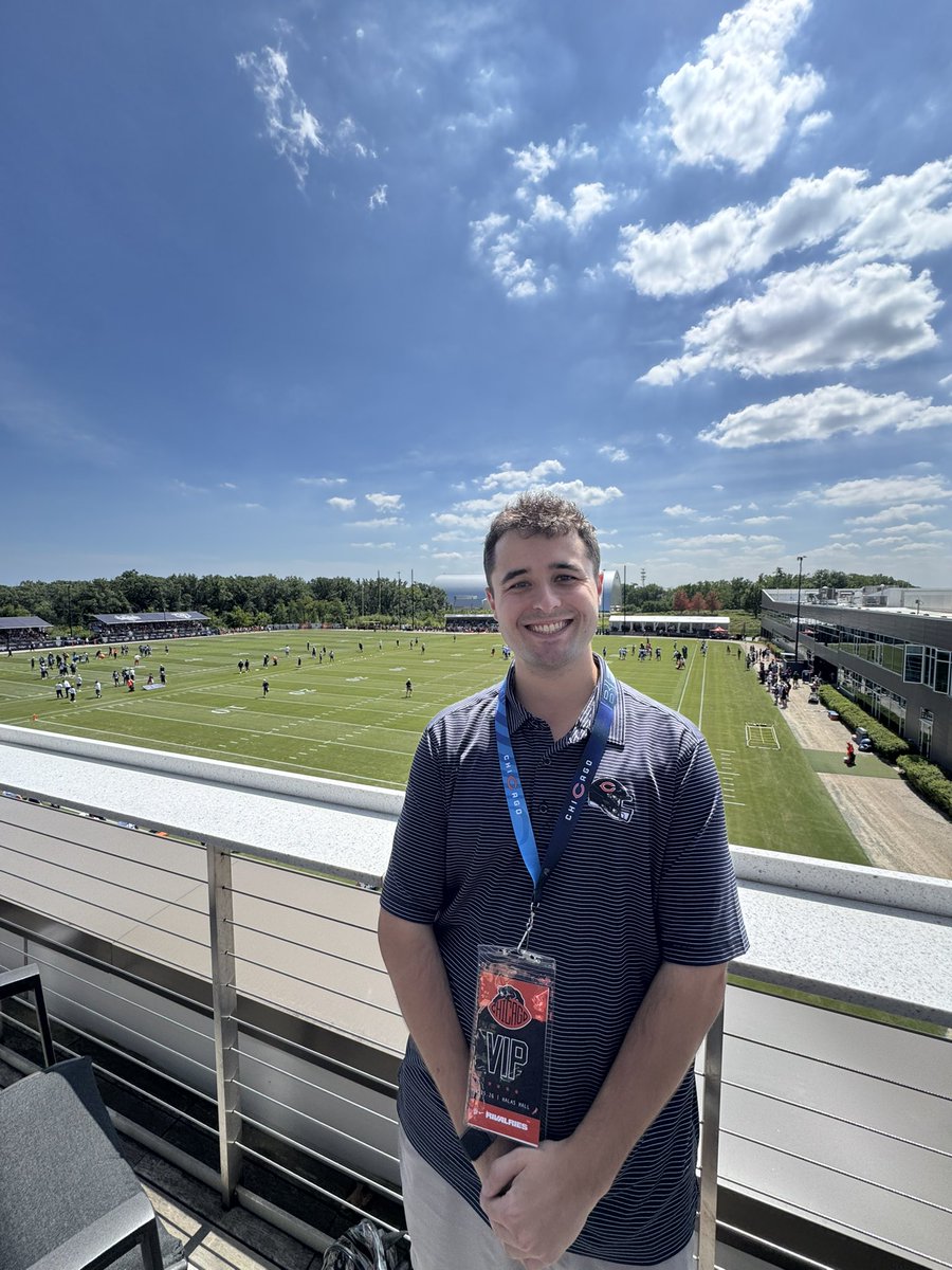 DCBNChrisM's tweet photo. An indescribably fun day at #BearsCamp with the @Fanatics FAN team for the Nike Rivalries release party and last practice of camp. 

Incredibly grateful for this supportive group and the @ChicagoBears for having us out today. Season is just around the corner! 🐻⬇️

#Bears https://t.co/XToLira8tk