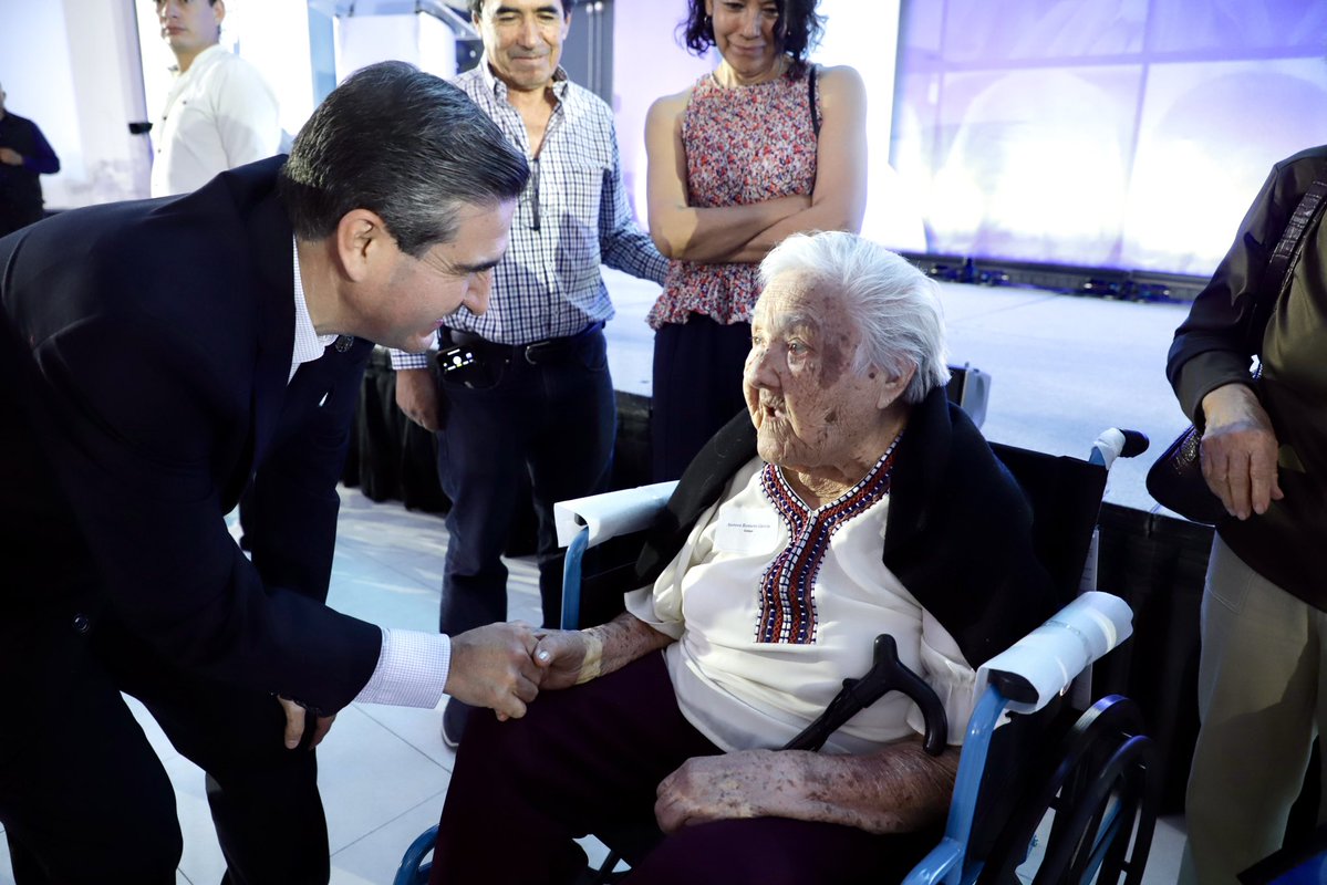 SoyPonchoBorja's tweet photo. Sus recuerdos nos permiten mirar el pasado desde otra perspectiva y dejar en las nuevas generaciones un legado que fortalece la identidad guanajuatense. 

#CuidamosALasFamilias https://t.co/uijneIBBaa