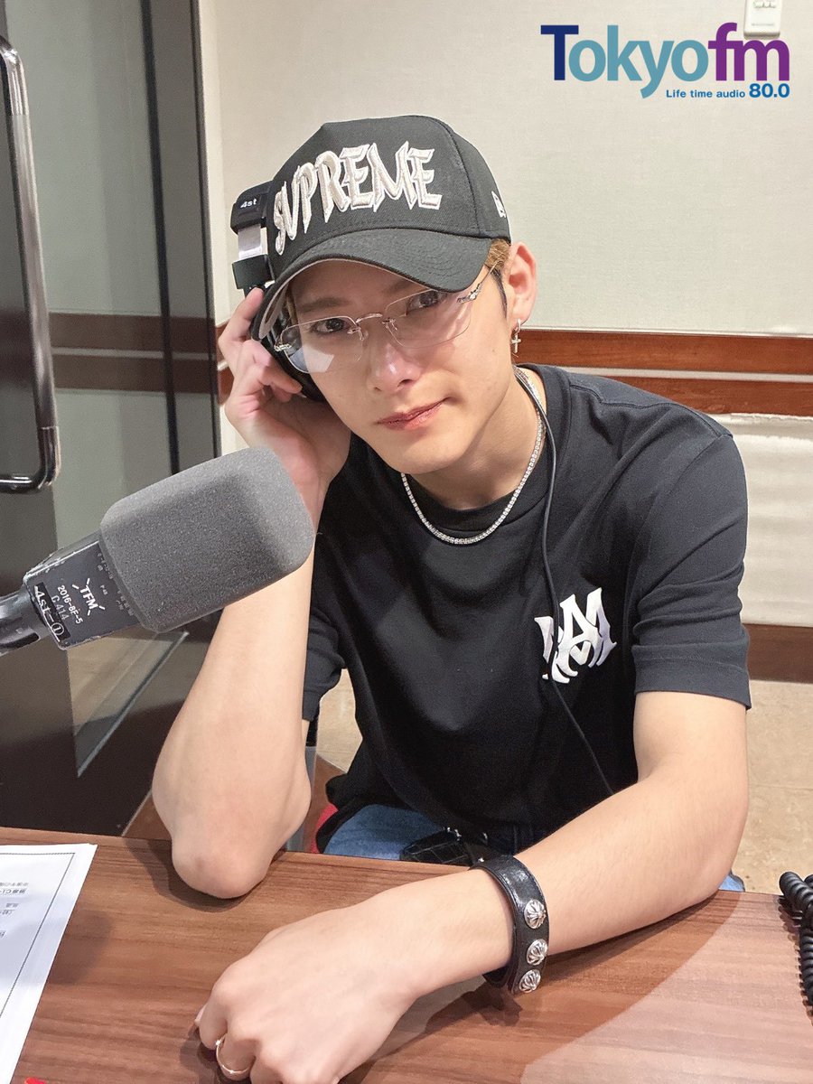 PodcastsMs_jp's tweet photo. #BLACKIRIS のビースラッシュラジオ
(@BLACKIRIS_info) 
#ビースラ

今週も河原佑樹、半田豪が登場！
最近ある事件が起きた河原。
もう二度とそんな目にあわないために、クイズを出題！
https://t.co/0ni7uekCR6

おつかれサマーギフトキャンペーンはこちら🎁
https://t.co/zXSCEIN9GY

@BLACKIRIS_SEN　
@BLACKIRIS_YUKI
@BLACKIRIS_GO