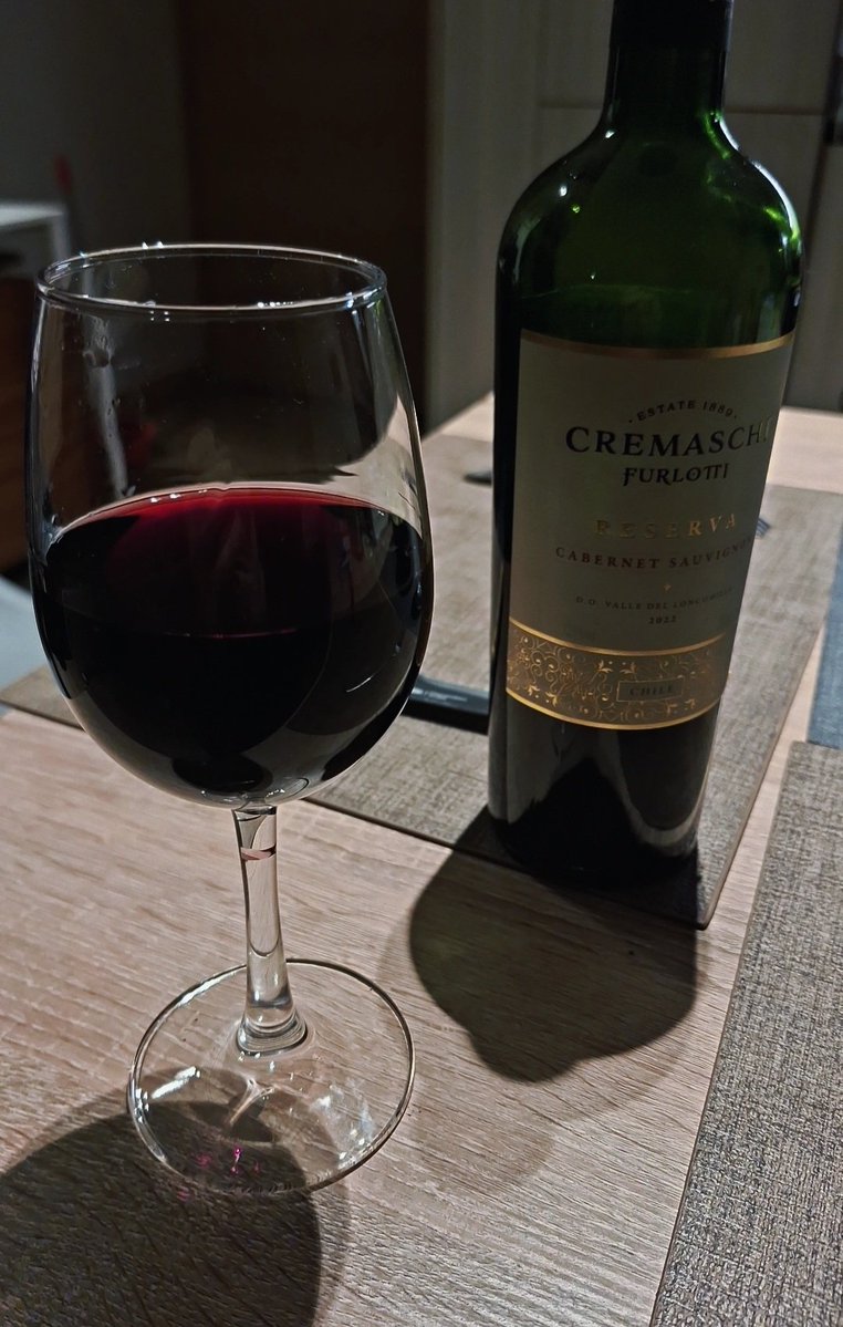 branbenji's tweet photo. que bueno que es el vino lptm https://t.co/wxZnKIcNoe