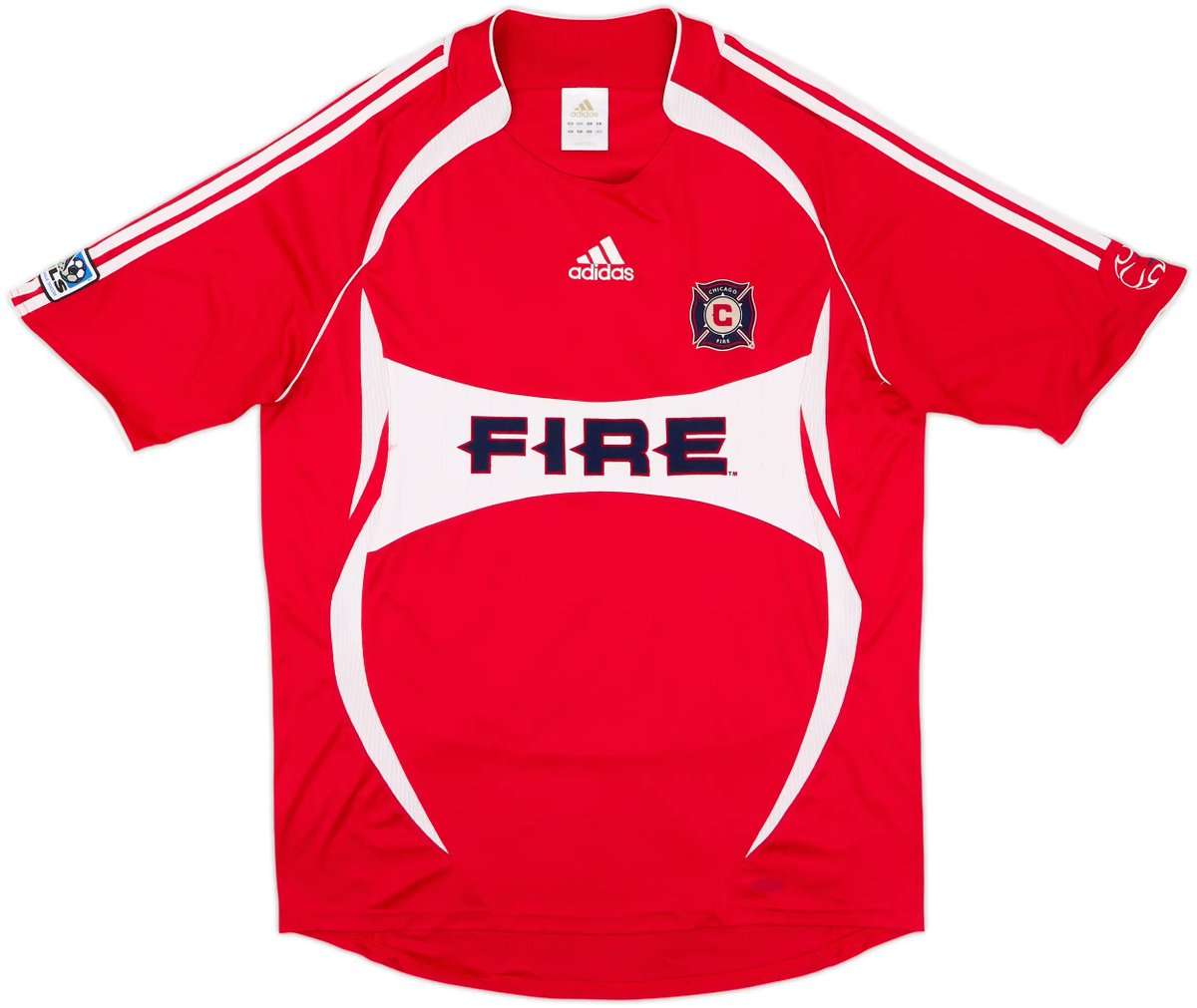 TigresJersey's tweet photo. La franja del jersey @adidasfootball de @ChicagoFire con un aire a la que utilizó @TigresOficial en el 2024-2025.

Ambos hace 20 años utilizaron el template #teamgeist @adidas, con la misma franja. Aunque los de la @uanl al estilo del @equipedefrance de visita de ese año. https://t.co/VBrtSJIv99
