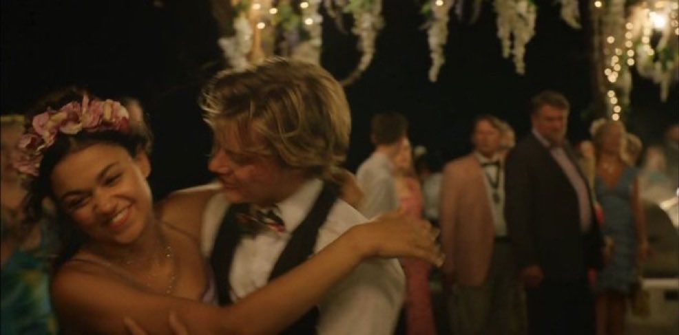 jiaraaheart's tweet photo. this looks like a wedding photo i’m sick https://t.co/rfjiRSXpi4
