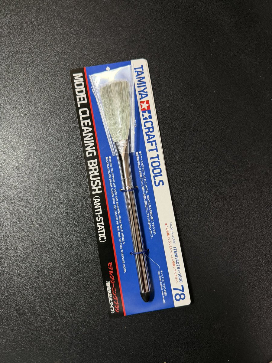 honmakaina's tweet photo. 陳列しているミニカーやフィギュアのホコリ除去にバッチリの優れもの。2本目を購入 https://t.co/fffd6PZTUB