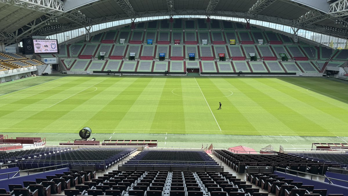 ebimayon's tweet photo. 本日はノエビアスタジアムにて、天皇杯2回戦の運営です。皆様のお越しをお待ちしております。
空調なし、天井オープン、熱中症対策をお忘れなく💧 https://t.co/IoNV8zFJtP