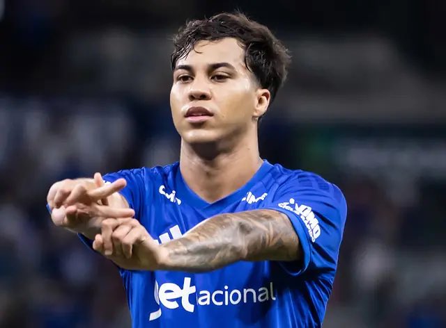 golsdobrasil1's tweet photo. 📊 Kaio Jorge contra o Atlético-MG

87 minutos
1 finalização
0 chutes no gol
10 passes certos
0 gols
0 assistências
0 grandes chances criadas

🔎 Kaio Jorge teve uma atuação discreta no clássico: finalizou apenas uma vez, não acertou o gol e participou pouco da construção ofensiva antes de ser substituído aos 87 minutos.

🗞️ ESPN
📸 Gustavo Aleixo/Cruzeiro