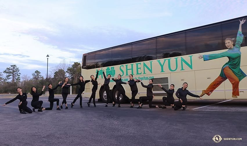 NguyenMari59175's tweet photo. 🤗Dear friends,
❤️🌻Shen Yun dancers train tirelessly to bring flawless performances to the audience.

🍀✨To you: Shen Yun’s new 2027 program has launched. Don’t miss the chance to see Shen Yun perform. Find details at: https://t.co/cKKpNmDHLG https://t.co/9AizezgQSt