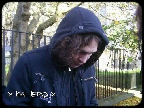 ierofish's tweet photo. reading a fic where gerard is a vampire and ray is anxious and depressed introvert and this is how i picture them https://t.co/TZOIc72vWm