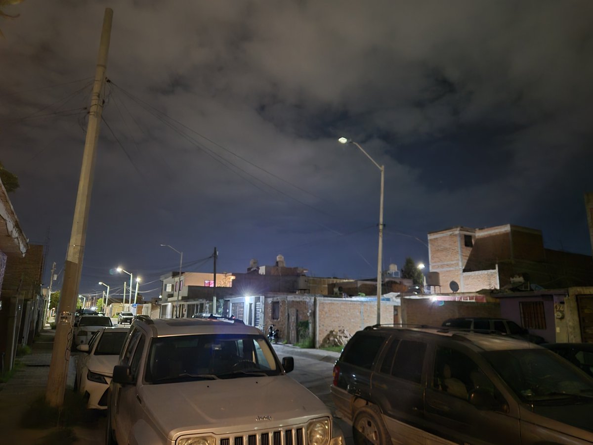 PPabloeas's tweet photo. Buenas noches @josejoseantonio @spublicos_dgo @DurangoCap @urbano_dgo @DMSPDGO calle fuerteventura de #300 al 427 Geraldine el alumbrado fallando llevamos meses solicitando el  apoyo @Canal12Dgo @heber_noti121ed @canal10durango @Sallvatoree #Durango https://t.co/0EVOba9wjQ