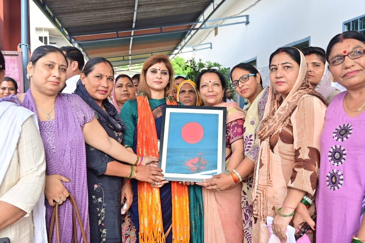 satishadevi's tweet photo. भाजपा #महिला_मोर्चा नवनियुक्त #प्रदेश_अध्यक्षा बहन #रिचा_पाहवा का सफीदों पहुंचने पर स्वागत किया। https://t.co/cA5LsgFarM