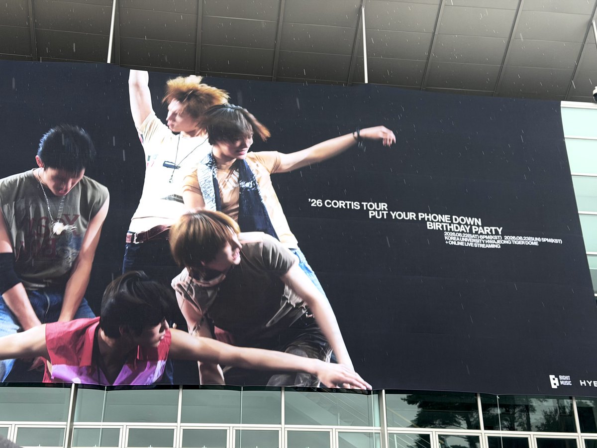 fahhcai's tweet photo. 매일매일이 생일이였으면 eom청 좋겍네……. https://t.co/dym2unubxj