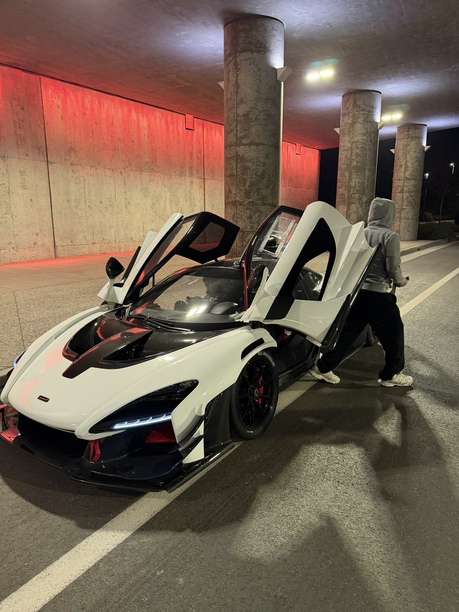 eightballx's tweet photo. 2am drives in Senna GTR https://t.co/o41a9qDMdl