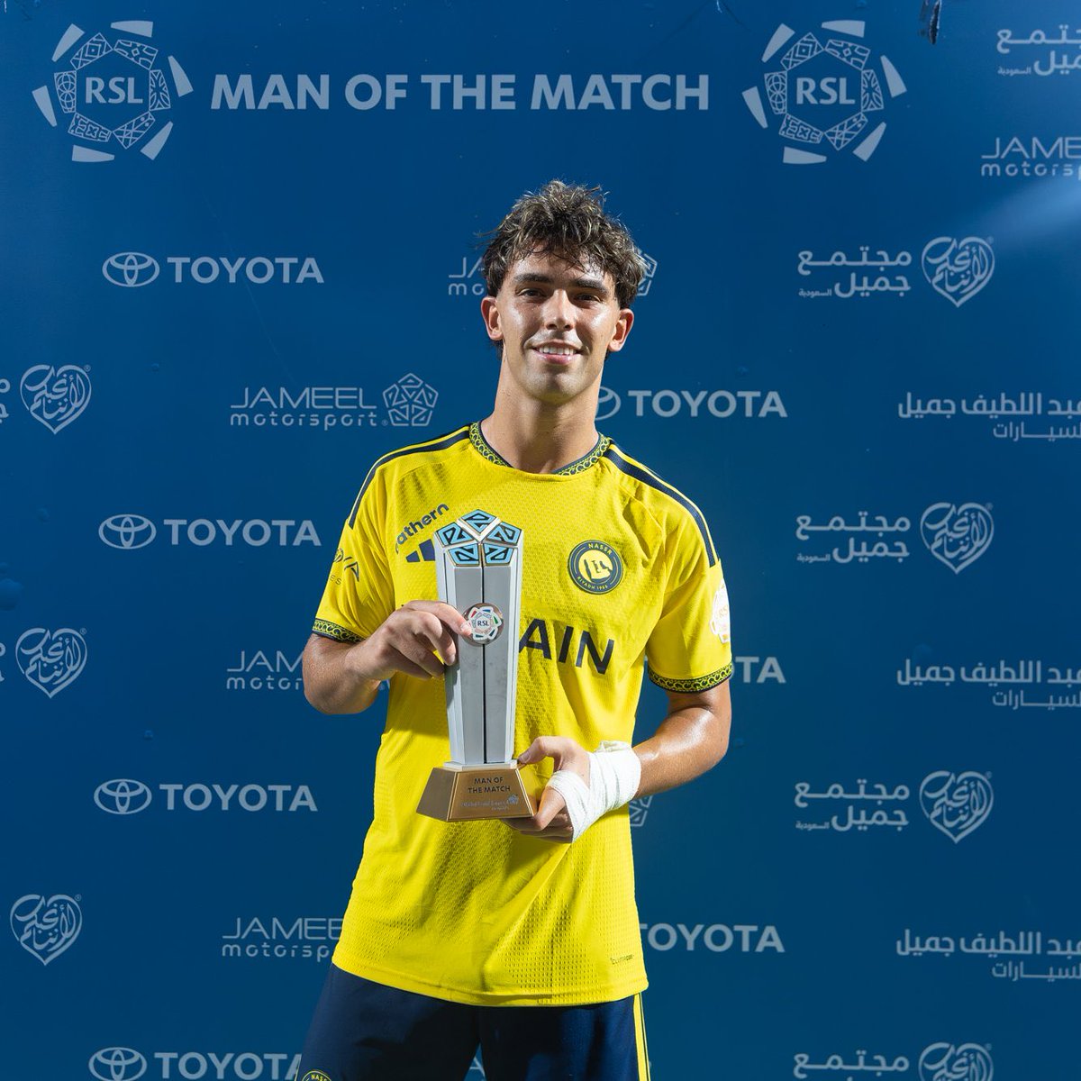 bandx998's tweet photo. صباح الخير..

لست ممن يطالب الرقابة المالية بفك الرقابة عن النصر 

انا اطالب صندوق الاستثمارات العامة بسحب رواتب سافيتش وانزو ميو وعوار ومنحها لفيليكس يستاهل راتب اعلى من اللي يحصل عليه الآن هذا الرجل رفع قيمة دورينا لمستوى اعلى🌟 https://t.co/LW8PRM6BEj