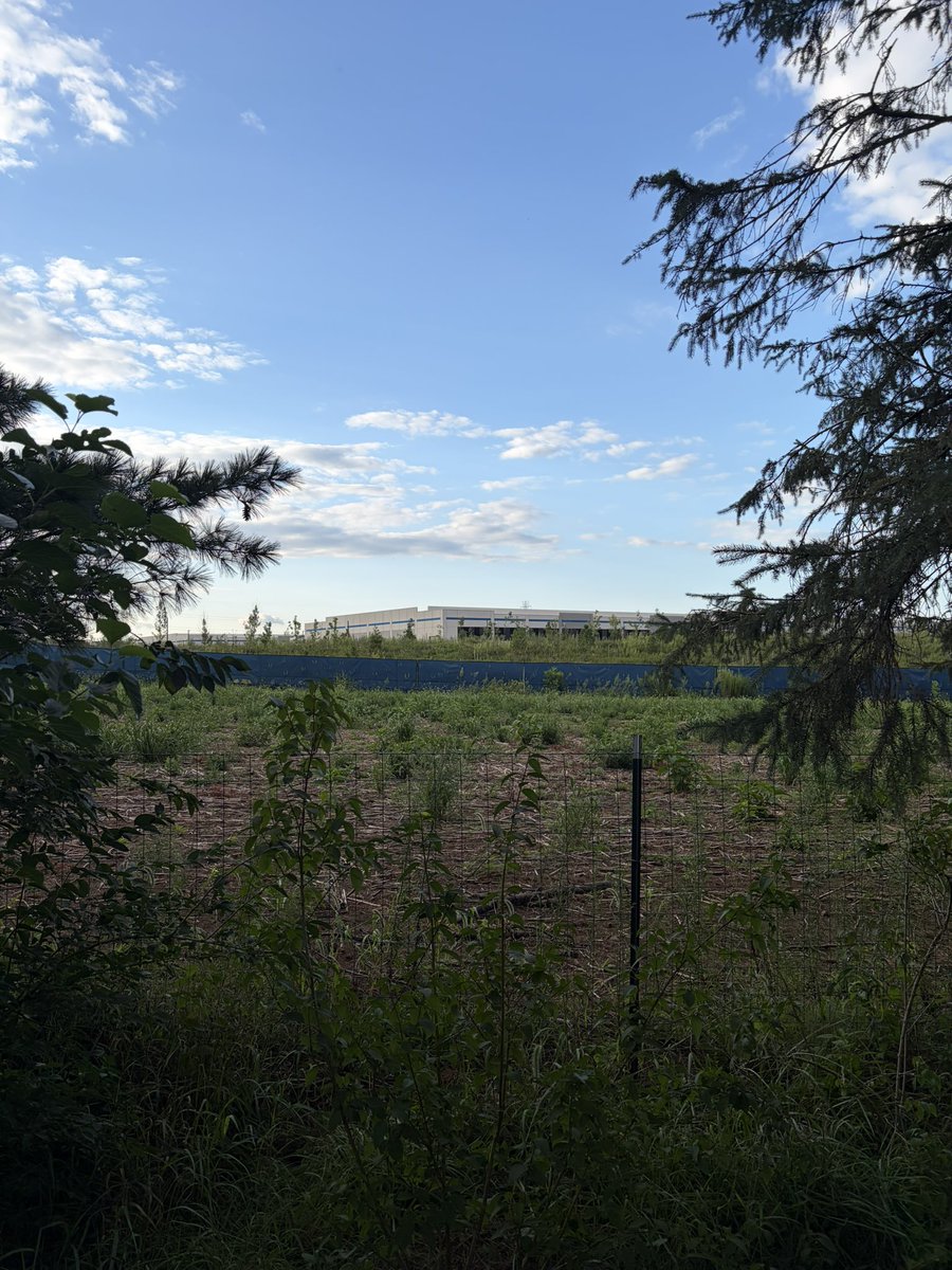 gogreen2026's tweet photo. Tonight we went out to Adamstown to see what it looks like when a data center comes to your town.

More to come https://t.co/TObA9SaQUm