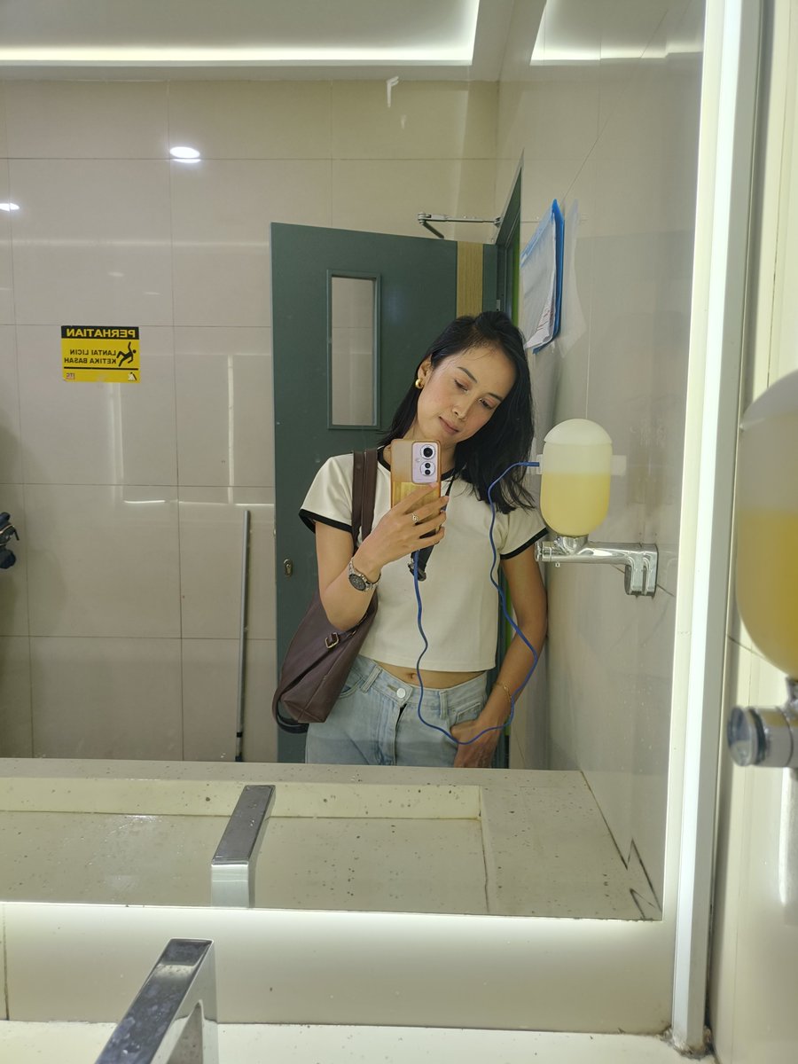 SarahCeres's tweet photo. ga terasa udah 32 tahun aja, masih pantes dipanggil eneng ga ? https://t.co/d20JeodQOj