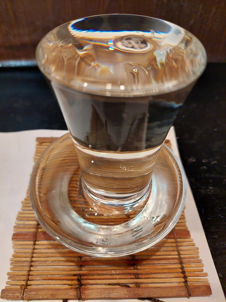 rezy_smith's tweet photo. 絶妙の表面張力。昨夜いただいた宮城の栗駒山です。
#日本酒 #栗駒山 #宮城 https://t.co/uQjcOJlChb