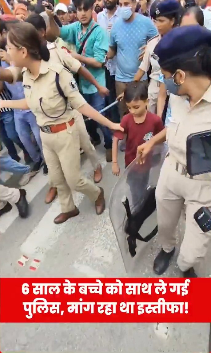 BKDAKSHNEWS's tweet photo. आखिर इस बच्चे को कौन आगे किया था?

इतना भी बीजेपी सरकार भ्रष्ट नहीं है 🤣 https://t.co/ItYUq3XDAL