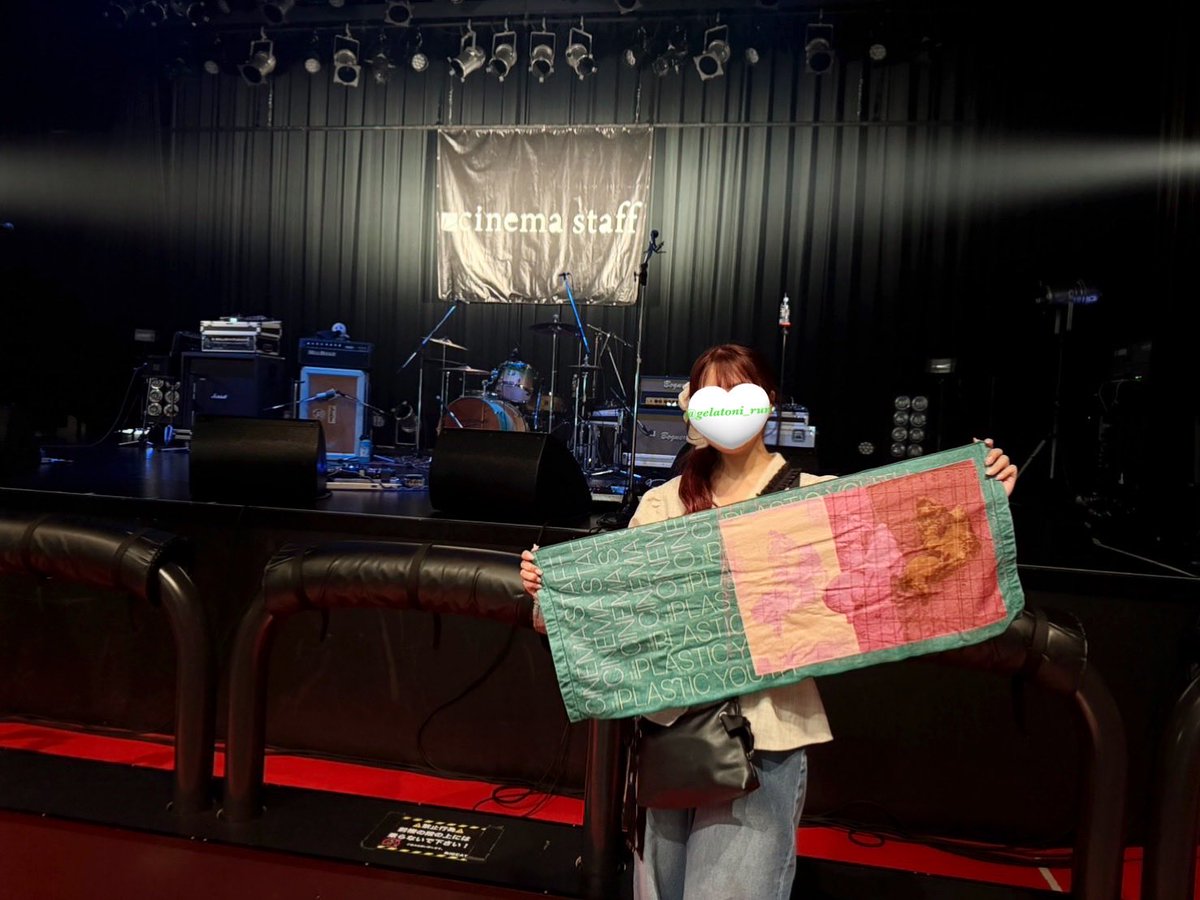 Gelatoni_run's tweet photo. cinema staff 前衛懐古主義 part 5 🥁🎸
久野さん曰く確定ガチャ！本当に最高でした…🙇🏻‍♀️(そしてちいぽけ1万円課金の末、島二郎ゲットおめでとうございます🐚)アンコールの飯田さんの弾き語りも本当に良すぎた🥲🥲シネマに出会えてよかった~！！ありがとう~！！ https://t.co/TDHtCOmtIO