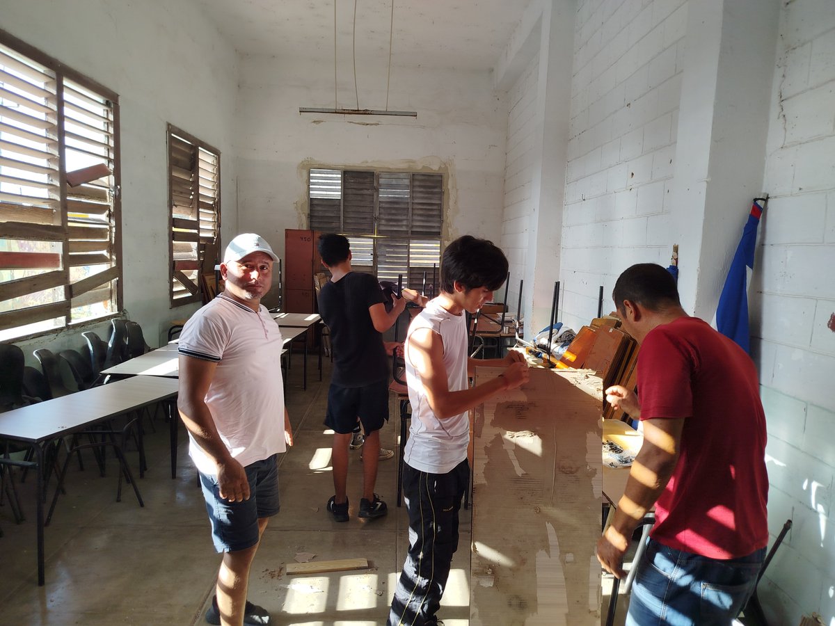 ipuguanaja71286's tweet photo. Inicio la mañana de hoy en nuestra Institución Educativa  con la preparación de los docentes y luego una gran jornada de limpieza y organización de las aulas y demás locales en la  cual se involucraron nuestros educandos y sus familias #ArtemisaJuntosSomosMás. #EducaciónDeCalidad https://t.co/YM05sCdMko