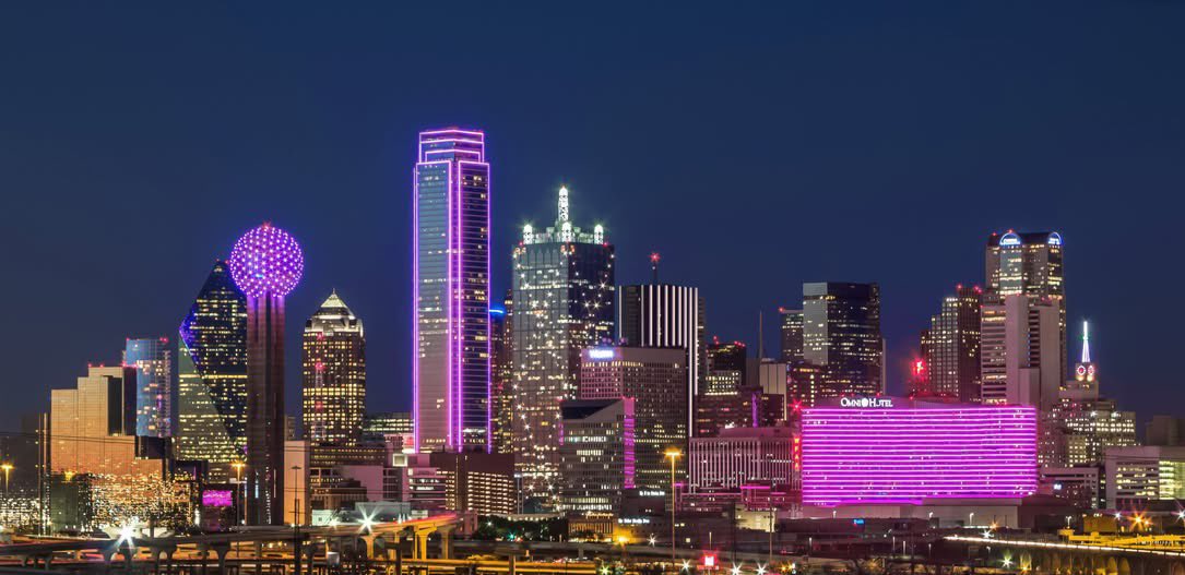 dariacott's tweet photo. The Dallas skyline lit up pink tonight in honor of Dolly Parton. Rest easy, Backwoods Barbie, we’ll always love you and everything you gave this world, diva. 🩷 https://t.co/OgrjQAf0Yj