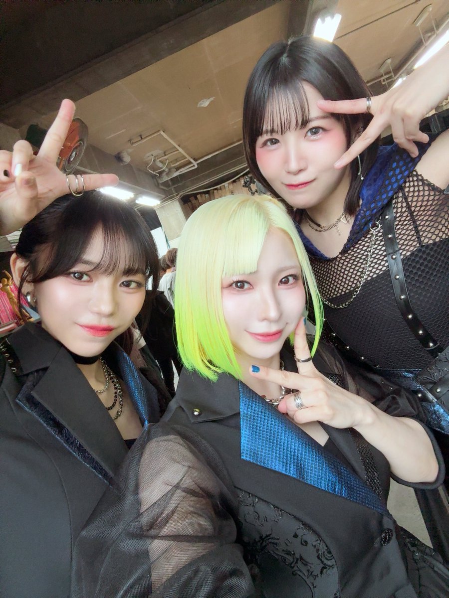 hiroseyuuki's tweet photo. 2ndフルアルバム
 『FOURTH DIMENSION』

本日発売🎉✨💙

魂こめました！！

ぜひ聴いて感想おしえてください！！！
💿https://t.co/8VMJuZvObQ

ライブもあるよ！！！
🎸https://t.co/2qMuGC7YRP

#Lonesome_Blue
#ロンブルメジャーデビュー
#ロンブルフルアルバム発売 https://t.co/zbkk63zXLD