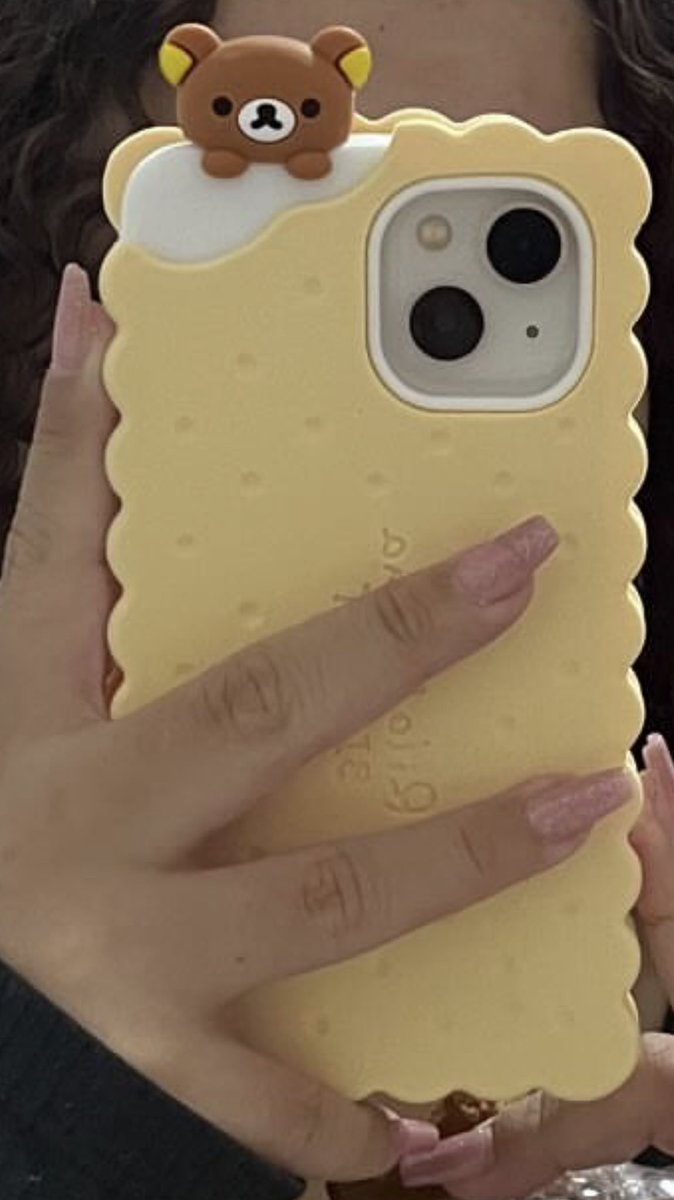 secqueli's tweet photo. @esfaqueariam eu tenho uma capa do rilakkuma !! https://t.co/9agljPq1Yw
