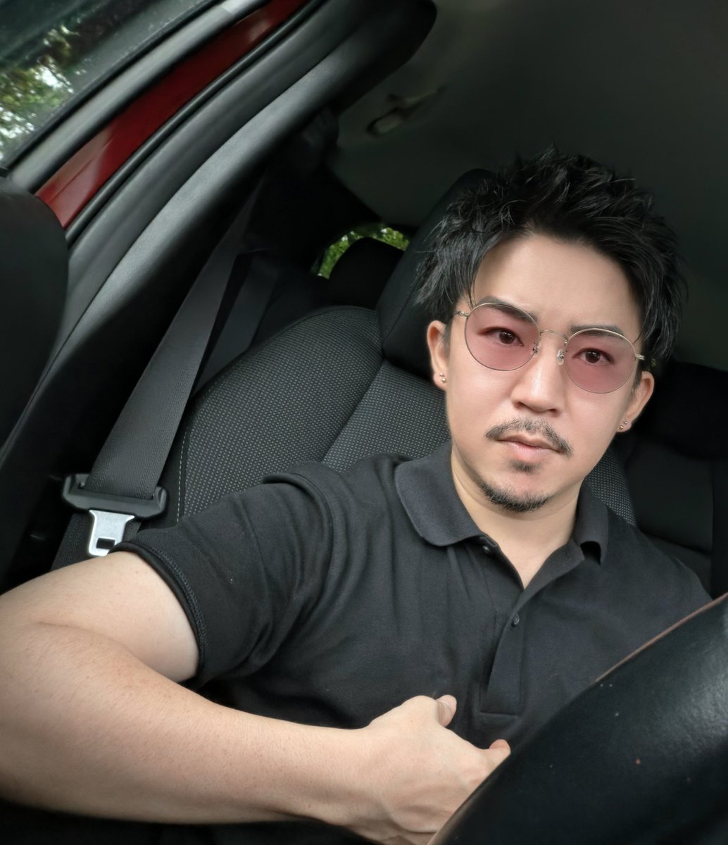 ajgmpwjad's tweet photo. 髪切りました。髪黒になりました。
そしてこれから出勤。

がんばる俺！ https://t.co/NNY9IpMMlB