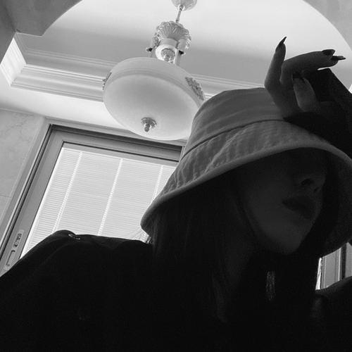 raphael_le88297's tweet photo. 🌱 🎈 🚀 Sweater weather is elite https://t.co/DxVOZF7djo