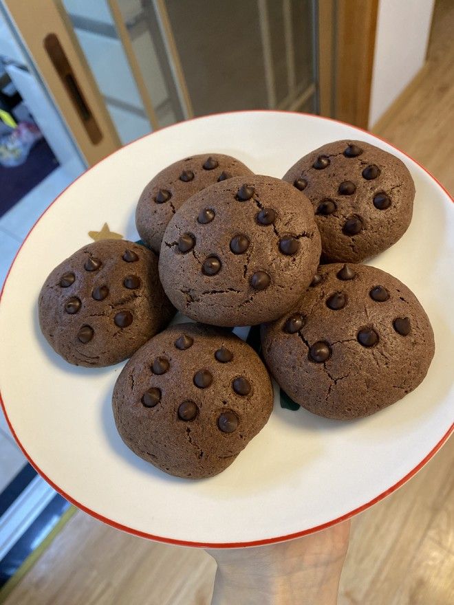 junjun1597's tweet photo. Just pulled my homemade chocolate chip cookies out of the oven—warm, gooey, and the kitchen smells like heaven  Best weekend vibe ever!， https://t.co/t3Mv55e7Zc