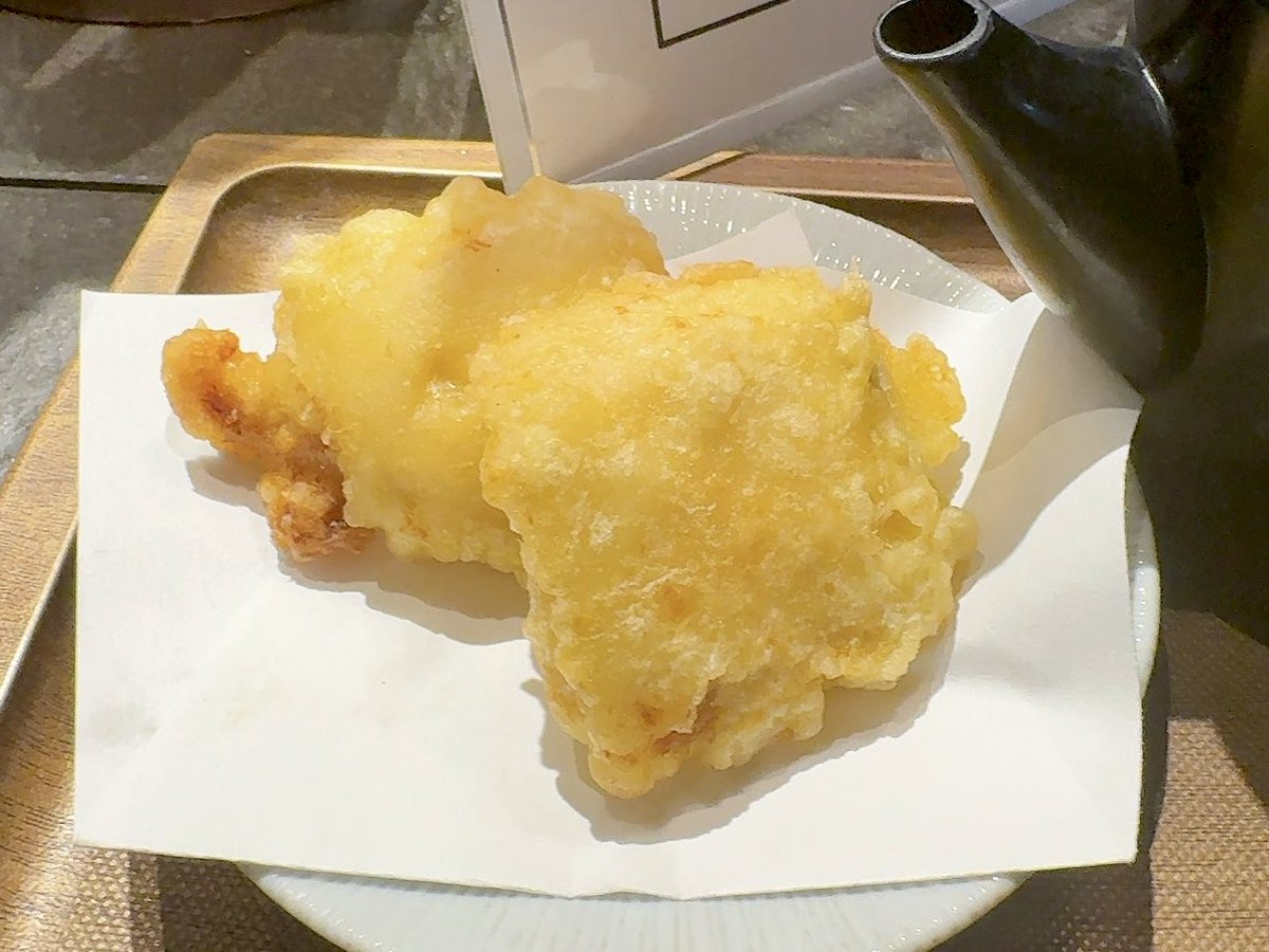 sobamachichuka's tweet photo. なめこおろしそば+鶏天２つ。
市ヶ谷・トムラウシさん。ごちそうさまでした！
#蕎麦屋 #十割蕎麦 https://t.co/7aqiUs2GUS