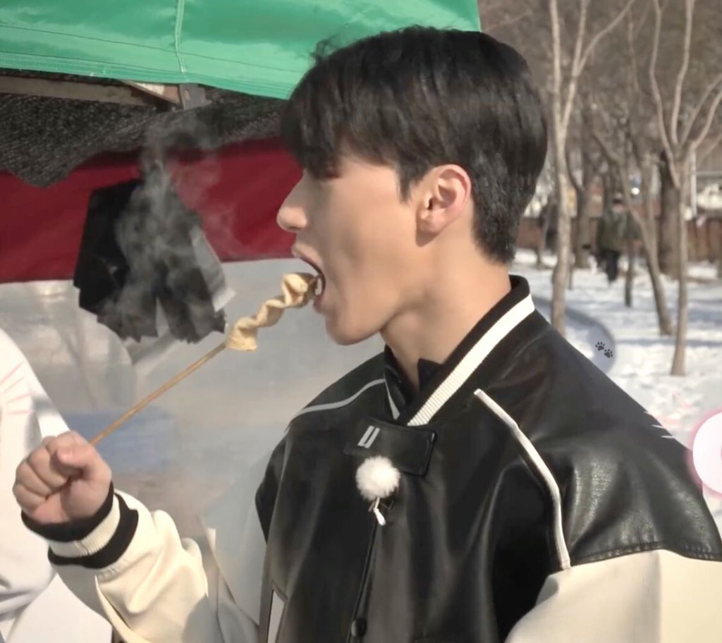 sannasws's tweet photo. ไม่ว่าอะไรจะเกิดขึ้น ขอกินก่อน🍜🍦 https://t.co/z2c0ppiyjC