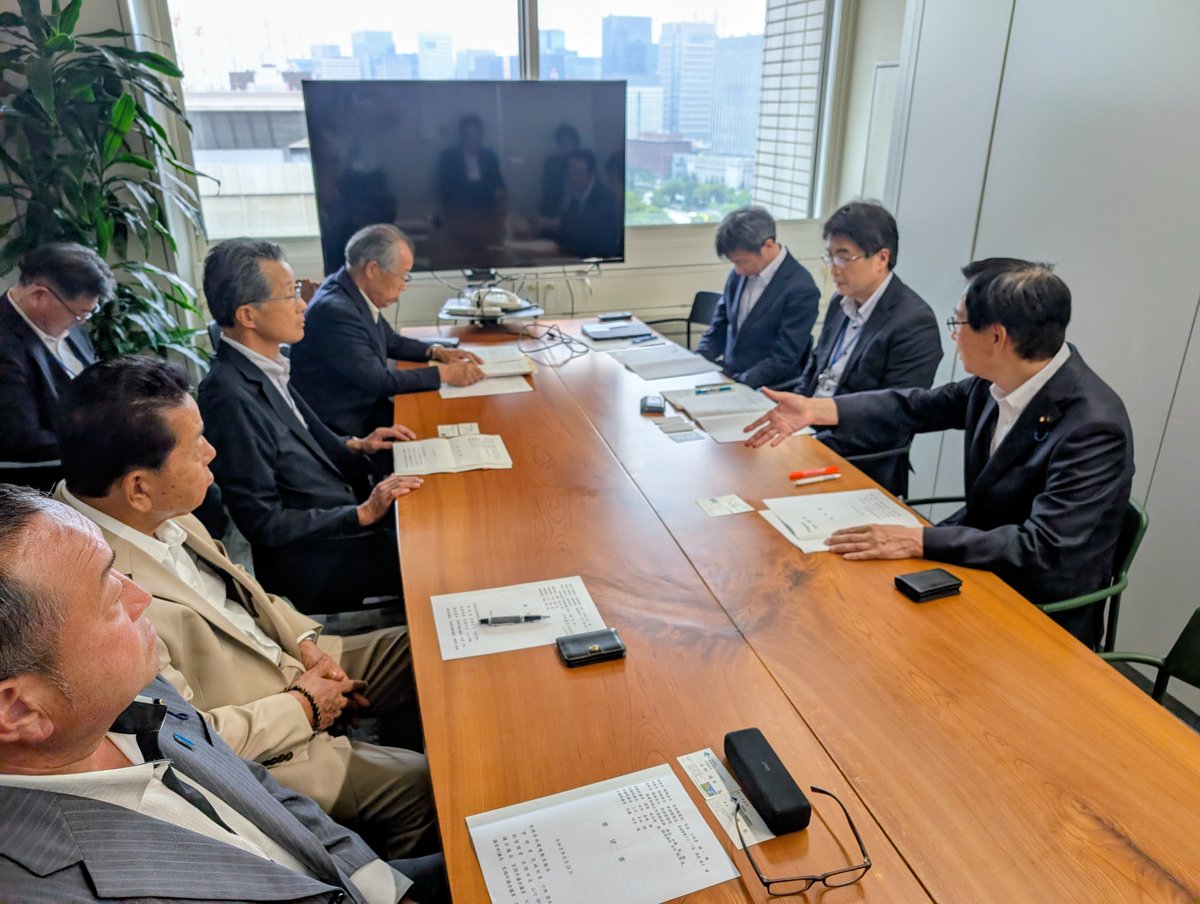 tadokoroyoshin's tweet photo. 持続可能な社会づくり！循環型社会形成の更なる推進を！茨城県央環境衛生組合 中央要望

地元の茨城県央環境衛生組合、茨城県央環境衛生組合議会の中央要望、環境省に同行し、ともに要望させて頂きました。
続きは下記のブログをご覧頂ければ幸いです。
 https://t.co/usZF8Ysa9H https://t.co/pj3gEjaqpB