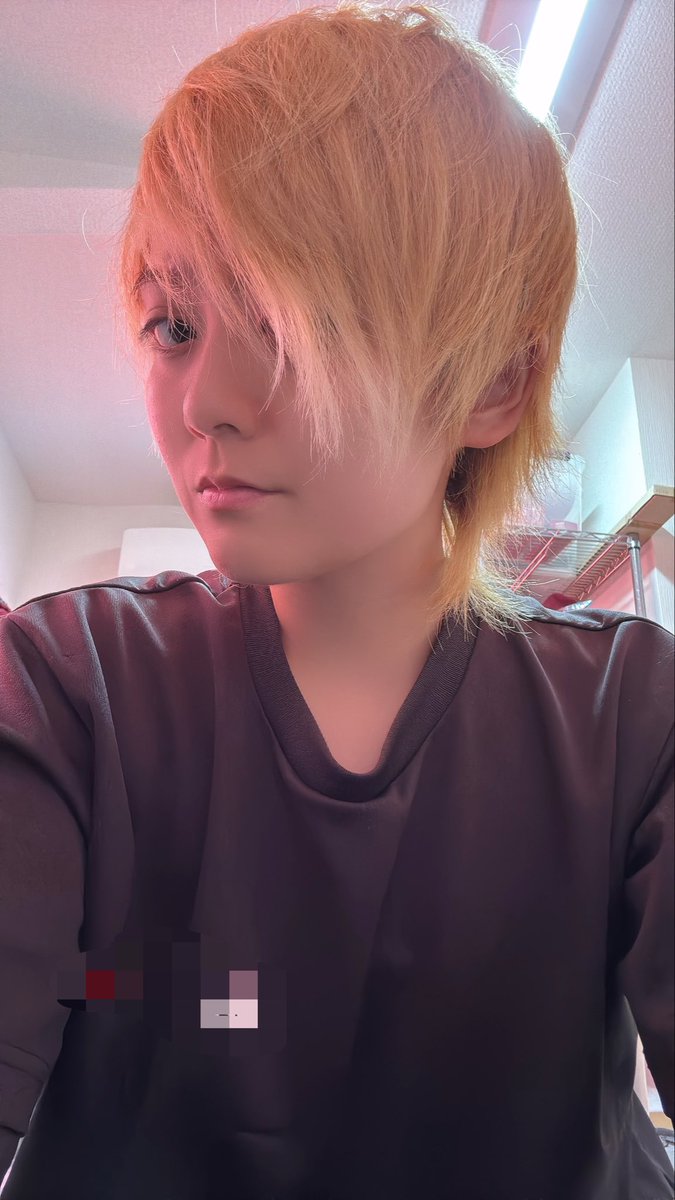 5150rin5392's tweet photo. 昨日からとても金髪な女始めました。

バシバシ。

前髪長すぎて片目界隈。 https://t.co/Gai4RiZ01d