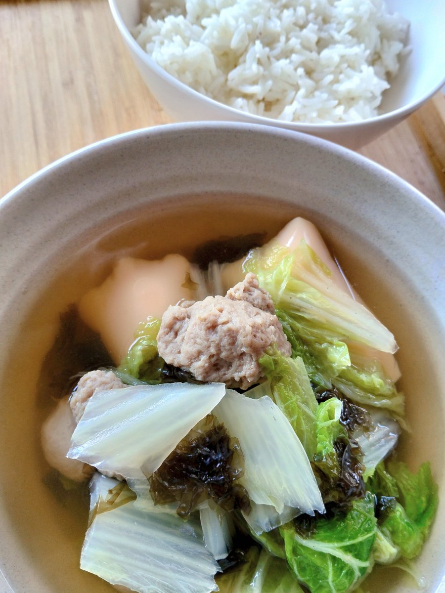 enjoy_eater's tweet photo. 8月26日 水曜日☁️
おつかれさまです🧉
玉子豆腐鶏肉団子スープ🍚
いつもありがとう🙏 https://t.co/ZS6kwa0kr5