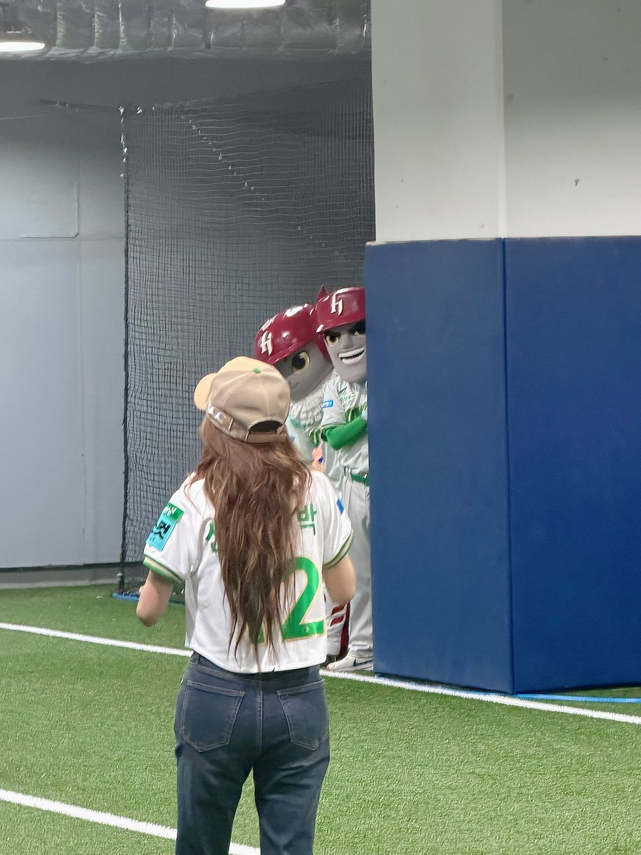 krungy21's tweet photo. 키움 히어로즈 시구!!! ⚾️🧢🏟️ https://t.co/bl5gUZPGmM
