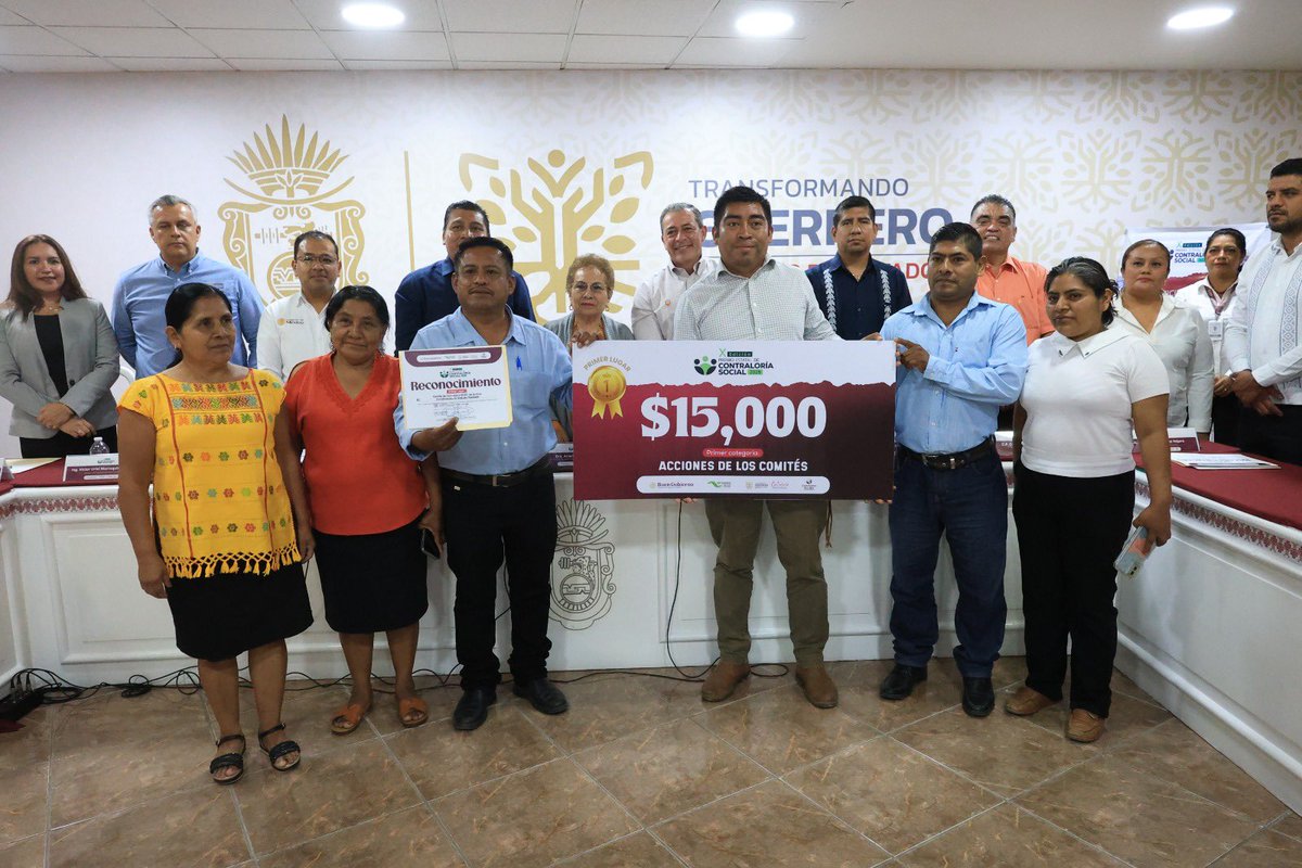 SGG_Gro's tweet photo. Con la representación de la gobernadora Evelyn Salgado Pineda, la encargada de despacho de la Secretaría General de Gobierno, Anacleta López Vega, asistió a la entrega del Premio Estatal de Contraloría Social, en su décima edición, convocado por @ContraloriaGro https://t.co/nmmMa0UY9B