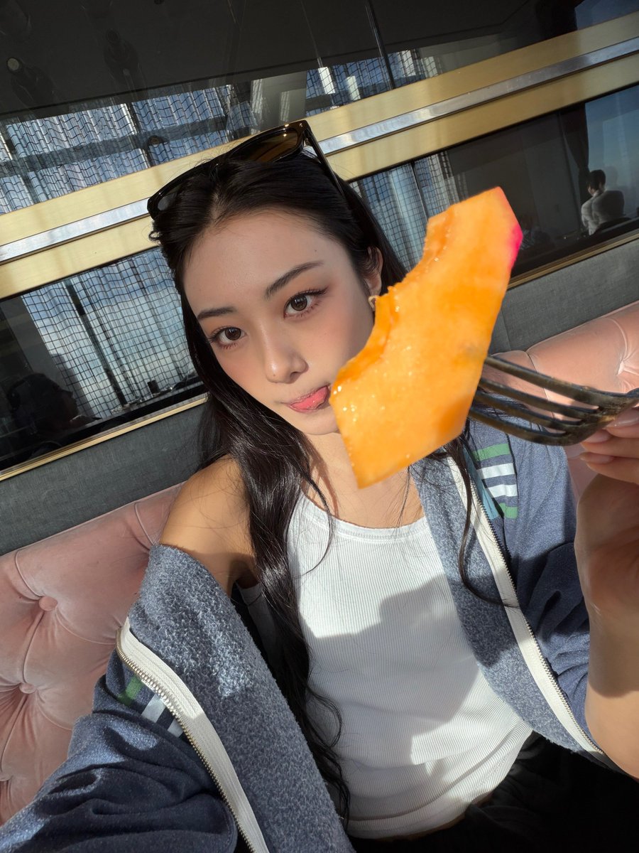 Archdiuchess's tweet photo. ﹙💬﹚ 𝗶𝗠𝗲𝘀𝘀𝗮𝗴𝗲   /⠀ Adrian's Sons and Daughters
 [ @THEPOSElDON @ofGloriosa ]

Chiara
- On my way to Jakarta!!
- Updating my siblings on my brunch of the day because I don't have anyone to send a pap to. https://t.co/dLw6MihgY1