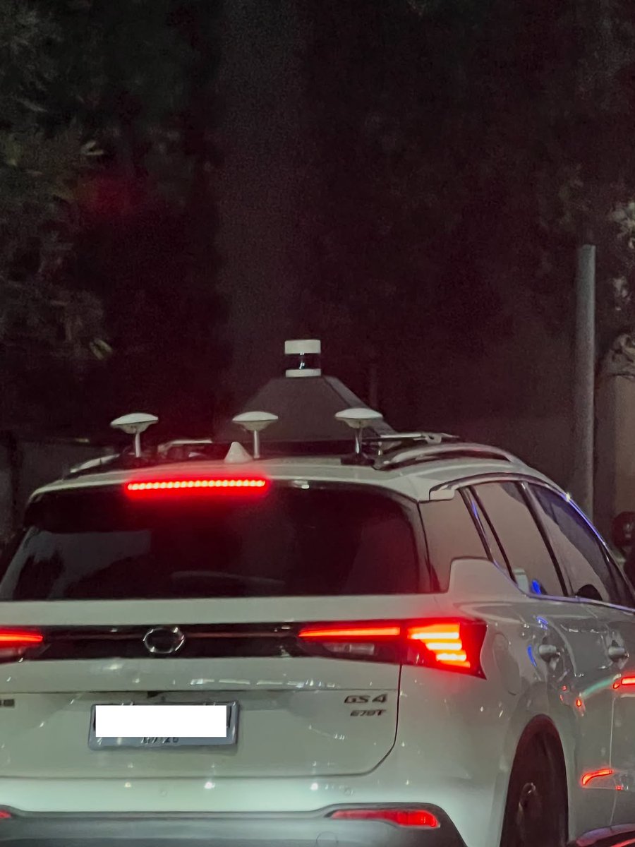 SmwGwOto's tweet photo. Terpantau seperti nya mobil pemetaan aplikasi peta digital dr China, Amap.

Amap adalah pesaing dr Google maps yg akan segera lunching di Indonesia.

Menarik nih, klo di China sie lumayan akurat, bahkan sampai posisi lajur di jalan aja bisa terlihat.

Itu survey pakai mobil apa yah?
Kayak GAC.

 Pic : Rmoda workshop