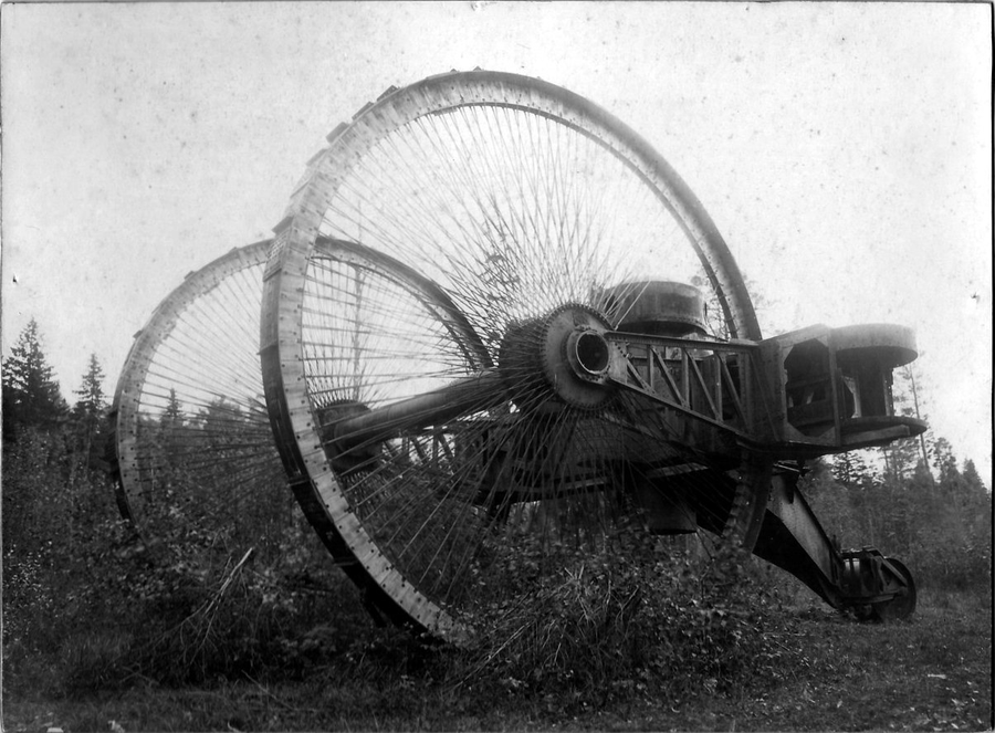 Tank_Archives's tweet photo. The Tsar Tank entered trials #OTD in 1915. Like many early tank concepts, it looks very strange to us today, but no one at the time knew what a tank was supposed to look like. The small rear wheel resulted in very poor mobility despite working well on a model. #tanks #history https://t.co/yvEwTbeNqx
