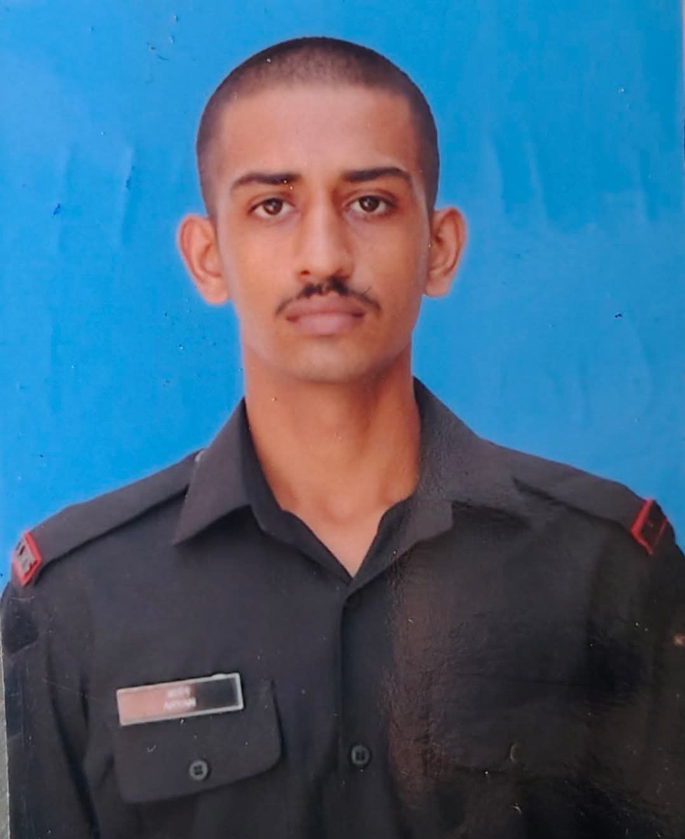 crsinghbhati's tweet photo. जैसलमेर जिले के बोनाडा गाँव निवासी एवं राजपूताना राइफल्स, दिल्ली में प्रशिक्षणरत अग्निवीर श्री गोपाल सिंह भाटी के आकस्मिक निधन का समाचार अत्यंत दुखद एवं हृदयविदारक है।

ईश्वर दिवंगत आत्मा को अपने श्रीचरणों में स्थान प्रदान करें तथा शोकाकुल परिजनों को इस अपार दुःख को सहन करने की शक्ति प्रदान करें।

इस कठिन घड़ी में मेरी गहरी संवेदनाएँ शोक संतप्त परिवारजनों के साथ हैं।

ॐ शांति।