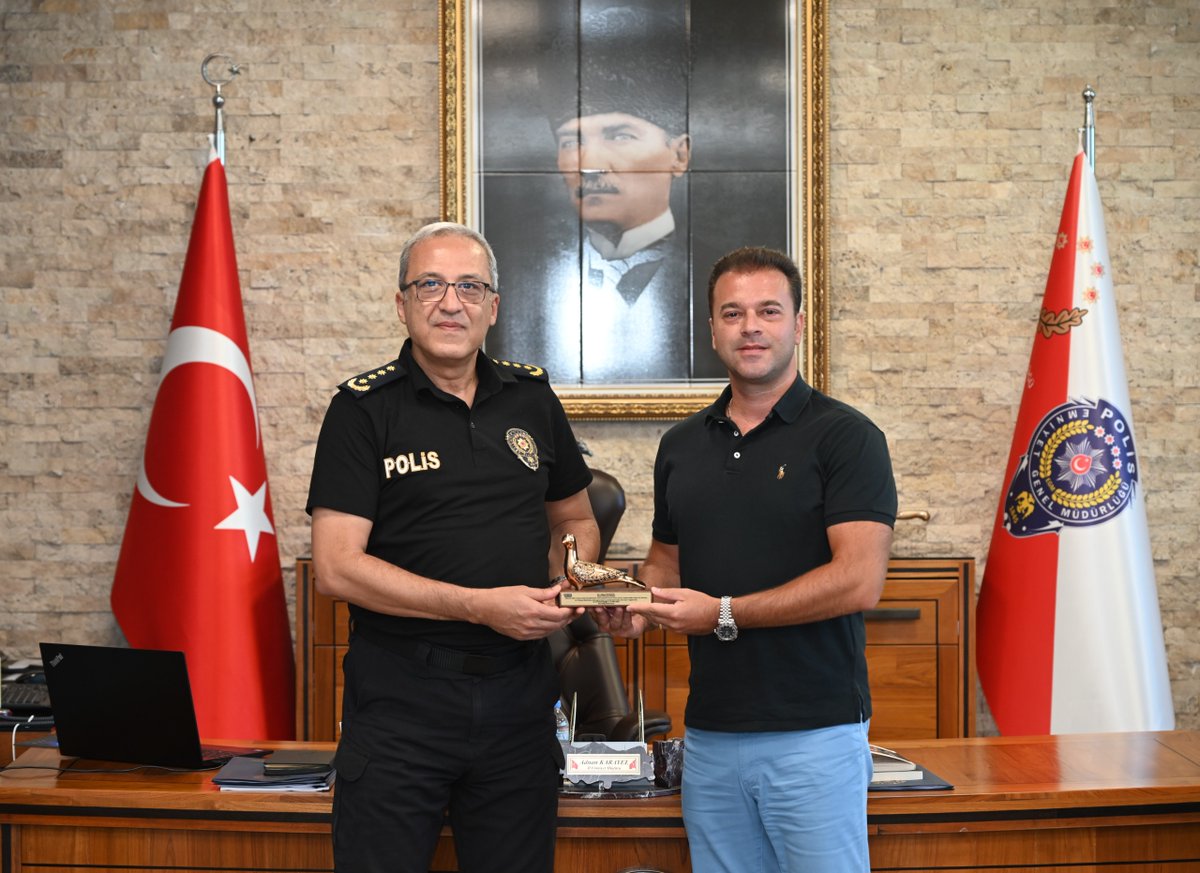 manisaemniyeti's tweet photo. Polis Başmüfettişi Sn. İbrahim CİHANGİR, Altun Holding Yönetim Genel Koordinatörü Sn. Tamer DÖŞEMECİ  ve Yönetim Kurulu Üyesi Sn. Av. Korhan KOÇOĞLU, İl Emniyet Müdürümüz Sn. Adnan KARAYEL'e hayırlı olsun ziyaretinde bulundu.

Nazik ziyaretleri için kendilerine teşekkür ederiz. https://t.co/NSx8O9s72y