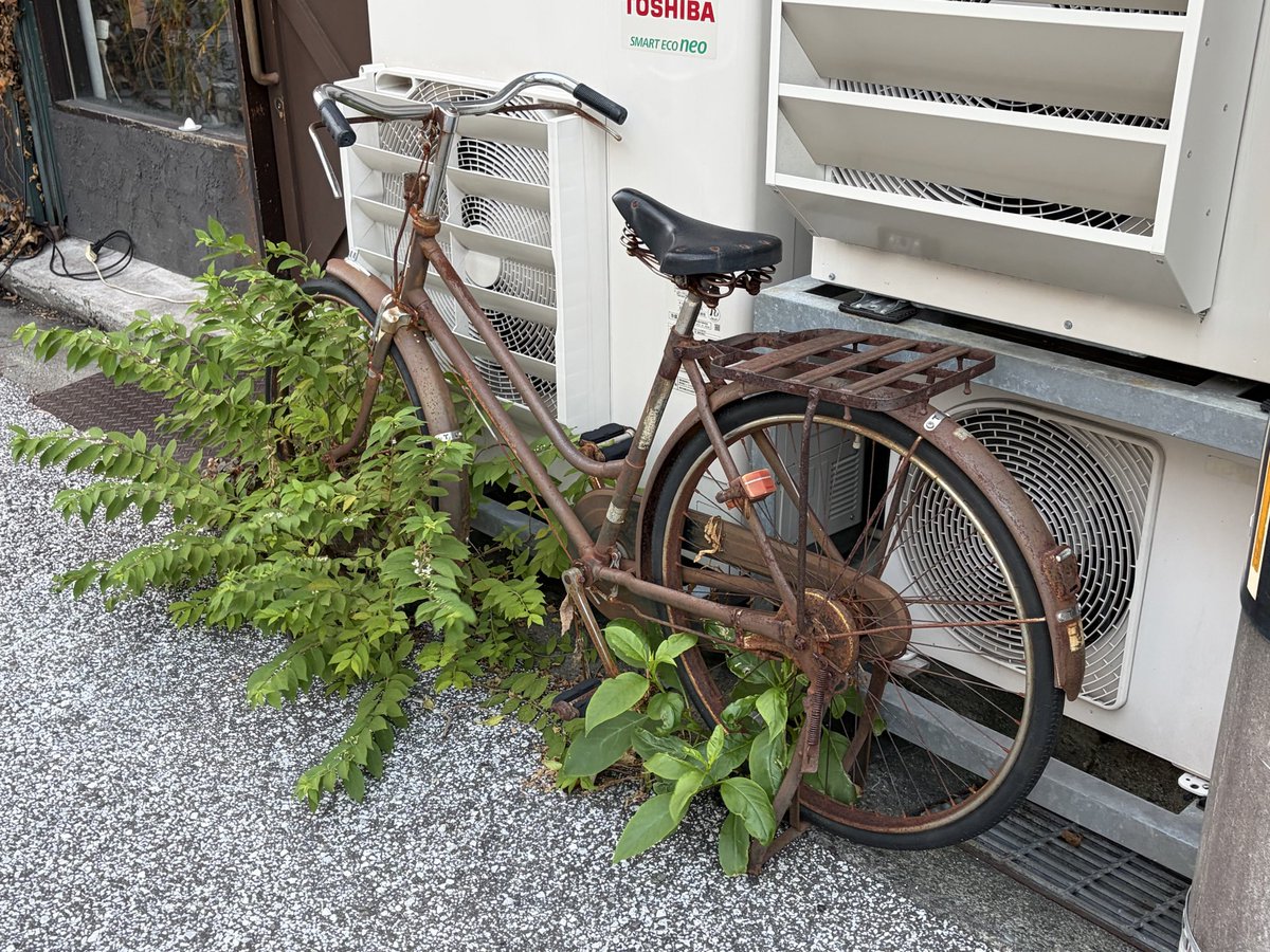 6ty44's tweet photo. 錆びすぎだろ https://t.co/z59LBn7r7l