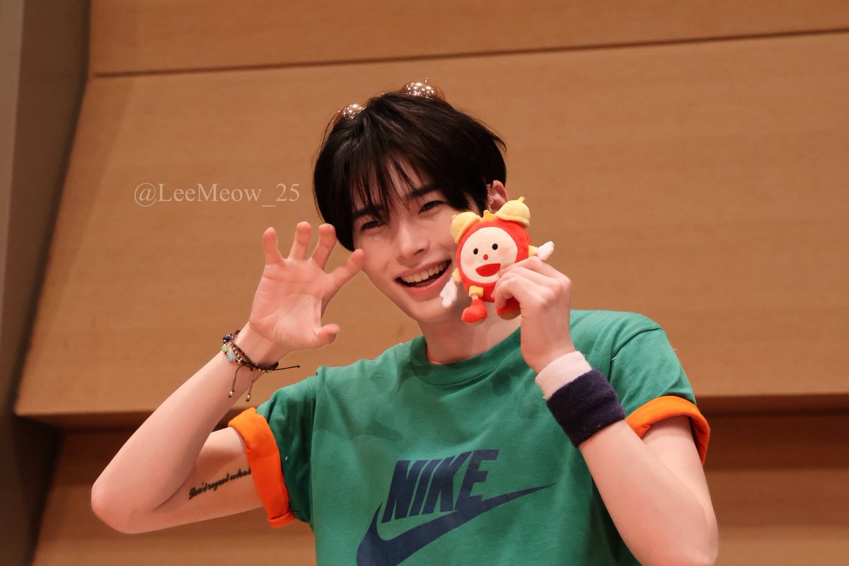 LeeMeow_25's tweet photo. 260825 Sony Music パパラッチ会

메자마시쿤⏰🛎❤️

#성한빈 #ソンハンビン #SUNGHANBIN #成韓彬 #ZEROBASEONE #ZB1 #제로베이스원 #제베원 https://t.co/77P6VWZxlq
