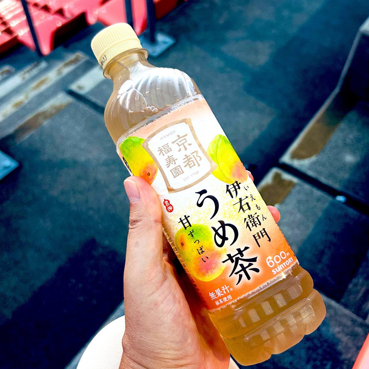 ikeru2011's tweet photo. 涼しくはなってきたがまだ暑い。初めて買ってみた。 https://t.co/VMxVJKghoh