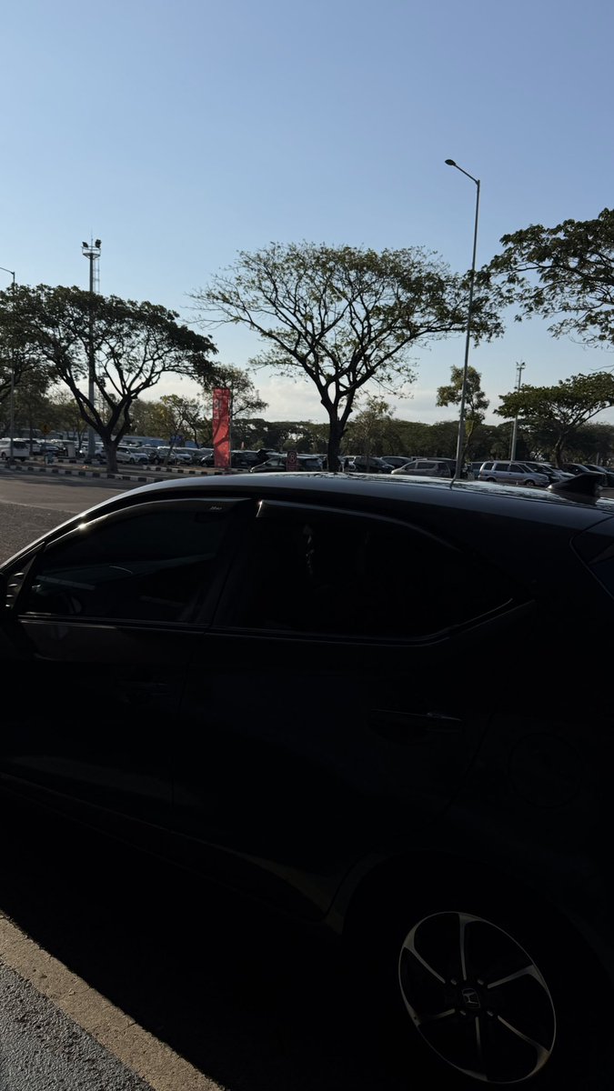 guessme2006's tweet photo. Pokonya kalo pada ke surabaya nyari transportasi kemana mana langsung sama @keseIeknenen bae 🤙🤙 https://t.co/NINvKWFsXq