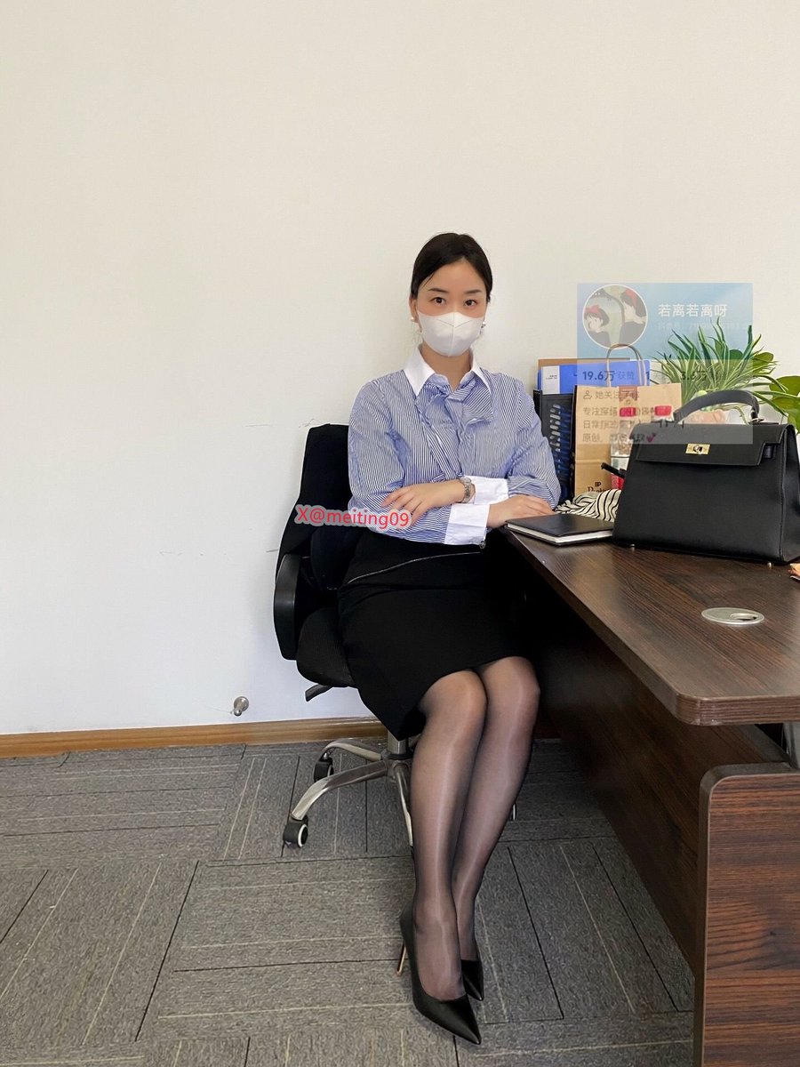 shunv006's tweet photo. 过了盲目追随潮流的年龄，更懂得职业装里的质感与优雅。 https://t.co/zHMZjwQXxH